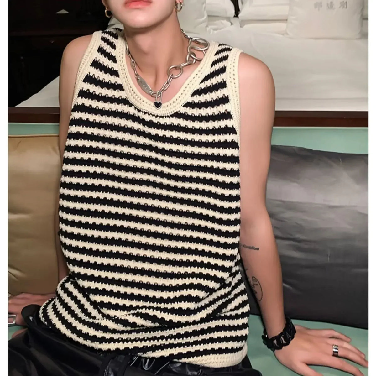 New Black and White Striped Hollow Mens Sweater Vest Casual Loose Sleeveless Houndstooth Harajuku Spaghetti Straps Sweater Vest voguable