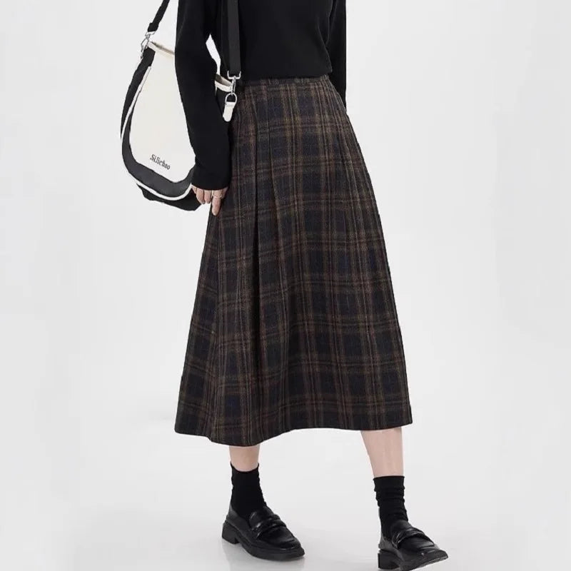 Autumn 2024 Temperament Commuter Plaid Skirt Female Youth Popular Fashion Casual French Retro Slimming Hair A-Line Skirt Trend voguable